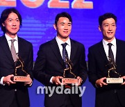 [MD포토] 홍명보 감독, 이청용, 양현준 '감독상, MVP, 영플레이어'