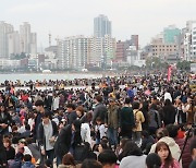 [부산24시] 3년 만에 돌아온 '부산불꽃축제'..감성적인 색채 그린다