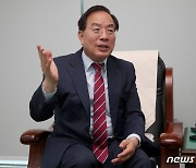 하윤수 부산시교육감, 예비후보 시절 봉사단체 기부 혐의 입건