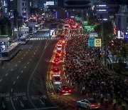 교육부 "촛불집회 참석 봉사활동 인정 안돼..경찰 수사 의뢰"