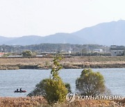 소방청 항공기 사고 합동 수색 구조훈련서 구조자 이송하는 헬기