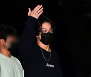 [TEN 포토] 방탄소년단 정국 '지휘하는 월드스타'