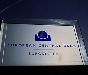 ECB, 두 달 연속 자이언트 스텝 밟아…금리 2%로 올라