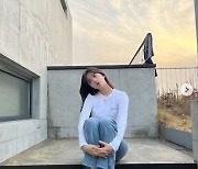 안유진, 흰 티에 청바지만 입었는데...일상이 화보 [M+★SNS]