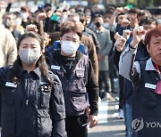 불법파견 중단 촉구하는 현대·기아차 사내 하청 노동자들