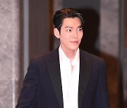 김우빈, 완벽한 수트 핏