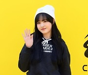 [포토] 아이브 리즈, '귀여운 손인사~'