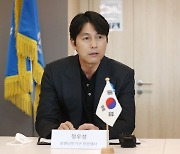 [THINK ENGLISH] 배우 정우성이 난민에 대한 지속적인 지원을 촉구하다