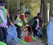 ‘청소 소통왕’ 이성헌 서울 서대문구청장, 전통시장 대청소로 11월 연다