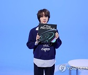 BTS 진, 첫 솔로 싱글 '디 애스트로넛' 공개