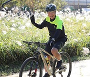 ‘천만번 더 타도 기분 좋은 것 자전거’…“75세에도 산길 44km는 거뜬”[양종구의 100세 시대 건강법]