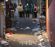 [포토]이태원 압사 사고 지점 바라보는 오세훈 시장