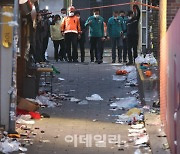 [포토]소방 관계자에게 사고 보고 받는 오세훈 시장