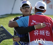 [Ms포토]이소미 캐디 김진한-오재승 '우승 축하해요'