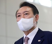 尹대통령 “이태원 참사 희생자 신속히 신원확인하라” 지시