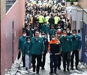 이태원 핼러윈 사고 현장 살펴보는 윤석열 대통령