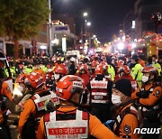 [속보]尹대통령, '핼러윈 참사' 긴급회의 "교통 통제 바로 이행"