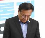 이태원 압사 사고 희생가 애도하는 정진석 국민의힘 비대위원장