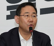 주호영, 여당 의원들에 "모든 정치활동 · 체육활동 중단"