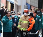 이태원 핼러윈 참사 현장 살펴보는 윤석열 대통령