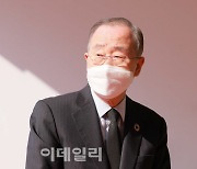 [포토]이태원 사고 사망자 조문하는 반기문