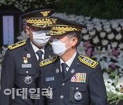 [포토]이태원 사고 사망자 분향소 찾은 최태영 서울소방재난본부장