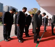 합동분향소 찾은 정진석 국민의힘 비대위원장