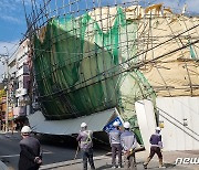 대구 도심 건물 철거 현장 펜스 넘어져…1명 부상