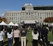 추모객 발길 이어지는 서울광장 합동분향소