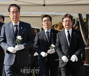 한덕수 총리-오세훈 서울시장, 이태원 사고 사망자 합동분향소 조문