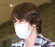 [포토] BTS 진, '피곤한 기색없이 초롱초롱'