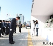 최대호 안양시장 ‘이태원 참사’ 합동분향소 조문