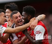 [epl.review] '파티 원더골+넬슨 멀티골' 아스널, 노팅엄에 5-0 대승...1위 탈환