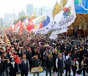 이태원 참사에 한국노총 노동자대회 취소... 민주노총도 '고민 중'