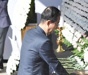 한덕수 총리, 합동분향소 조문 "참담함에 깊은 위로"