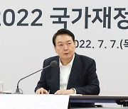 尹정부 감세안 효과가…"10년간 기업 법인세 부담 69.3조 감소" [정의진의 경제현미경]