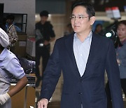 Samsung’s Lee under new chairman title makes a flurry of overseas schedules