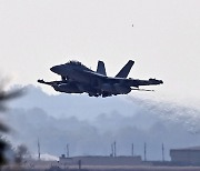 오산기지 이륙하는 전자전공격기 EA-18G 그라울러