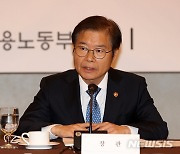 고용장관, '이태원 참사' 조문…"안전한 나라 위해 노력"