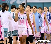 WNBA에서 온 키아나 스미스, '첫 승 기쁨' [사진]