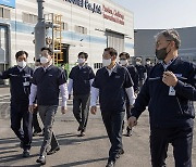 삼성전자 회장 취임한 이재용, 글로벌 경영 행보 ‘잰걸음’