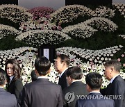 이태원 참사 합동분향소 찾은 윤석열 대통령 내외