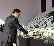 정진석 비상대책위원장, '이태원 압사 참사' 정부합동분향소 조문