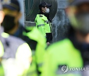 '수원 발발이' 거주지 주변 분주하게 움직이는 경찰