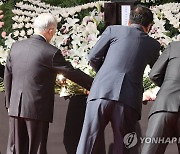 합동분향소 찾은 손경식 한국경영자총협회 회장