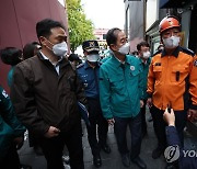 이태원 압사 사고 현장 둘러보는 한덕수 총리