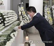 이태원 사고 사망자 합동분향소 찾은 윤태식 관세청장