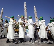 YEMEN PHOTO SET MASS WEDDING CEREMONY