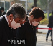 [포토]묵념하는 한상혁 방송통신위원장