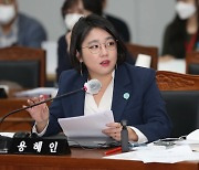 '조용히 추모'하라는 尹과 與…용혜인 "들러리 설 수 없다" 반발